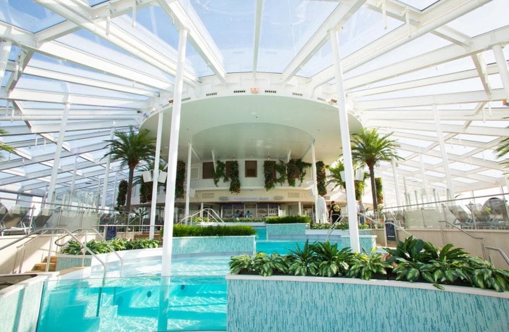 Лайнер Quantum Of The Seas, компании Royal Caribbean International. Фото 1