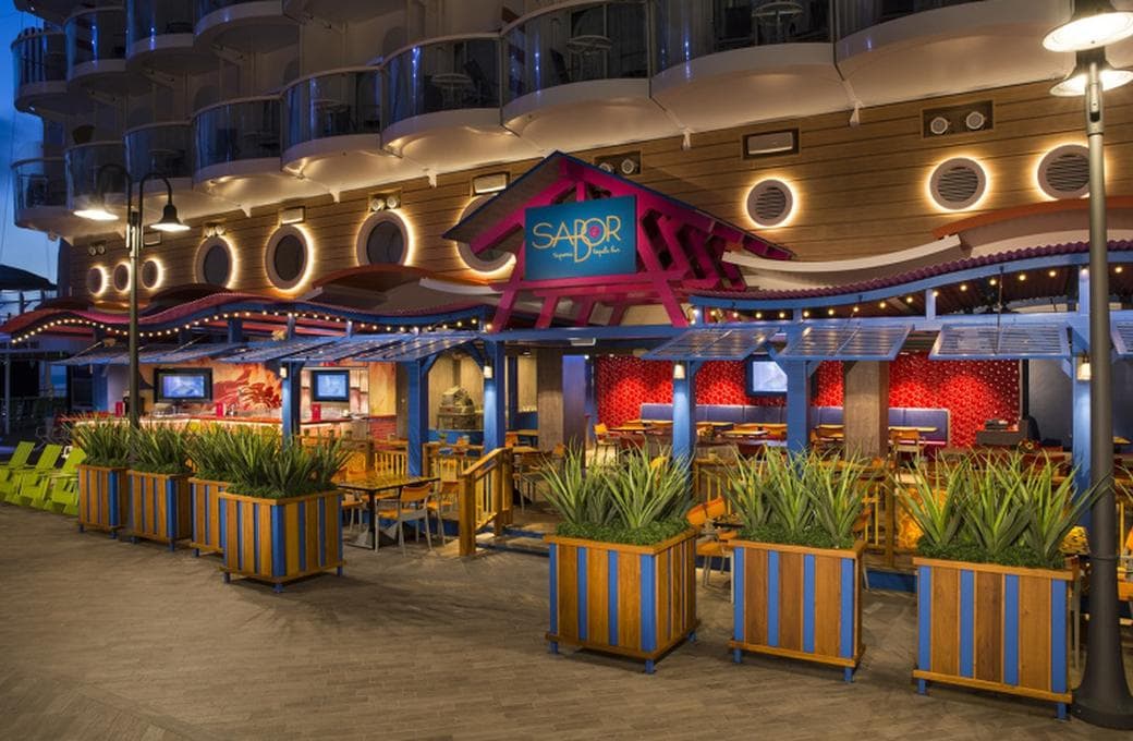 Лайнер Harmony Of The Seas, компании Royal Caribbean International. Фото 1