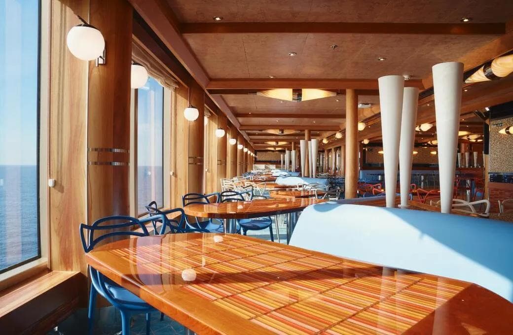 Лайнер Costa Favolosa, компании Costa Cruises. Фото 1