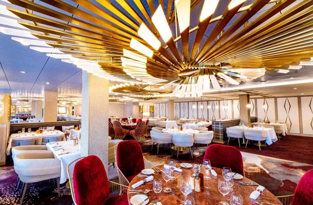 Лайнер Celebrity Beyond, компании Celebrity Cruises. Фото 1