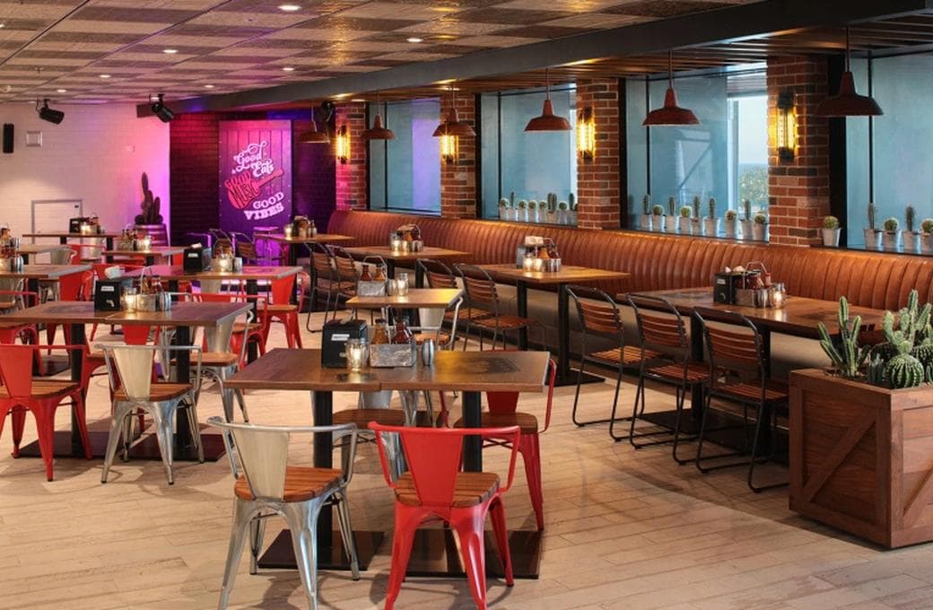 Лайнер Oasis Of The Seas, компании Royal Caribbean International. Фото 1