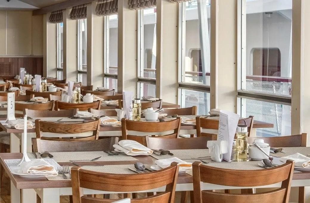 Лайнер Георгий Жуков, компании ВодоходЪ. Фото 1