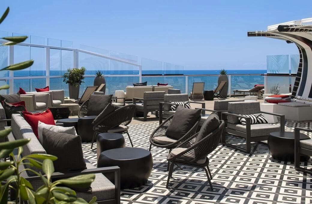 Лайнер Celebrity Equinox, компании Celebrity Cruises. Фото 1