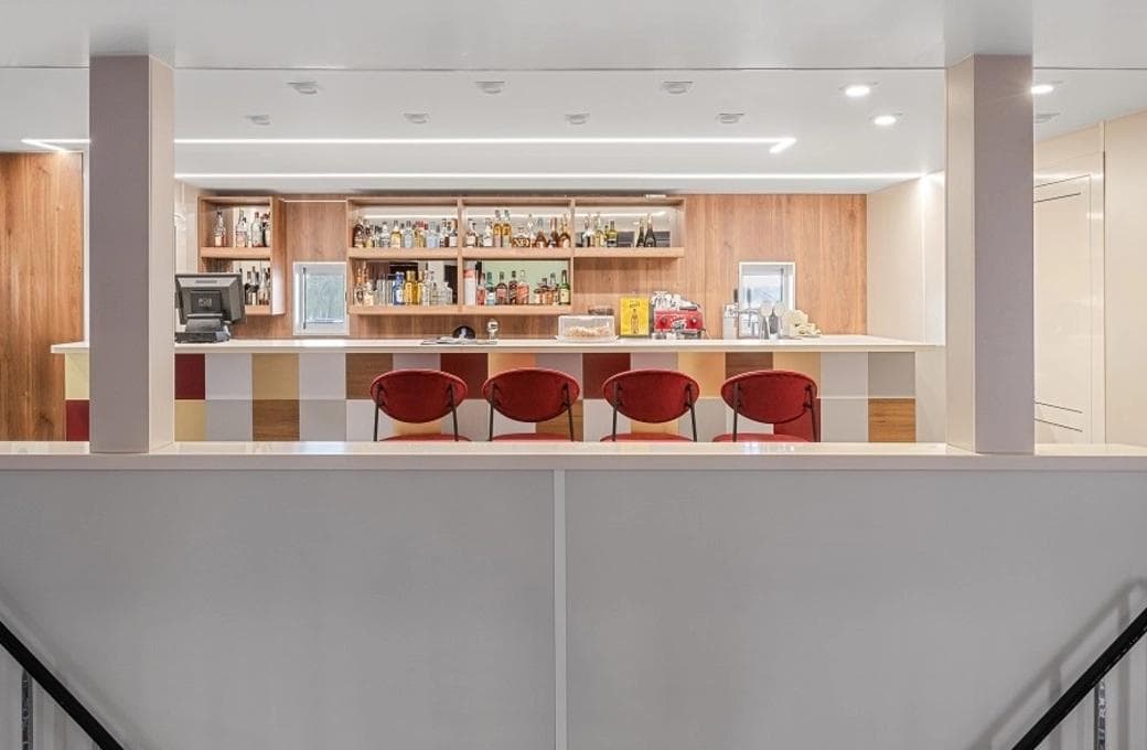 Лайнер Лебединое озеро, компании Созвездие. Фото 1