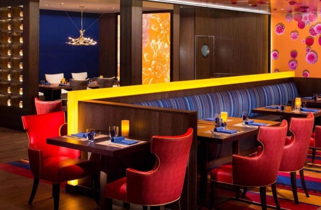 Лайнер Navigator Of The Seas, компании Royal Caribbean International. Фото 1