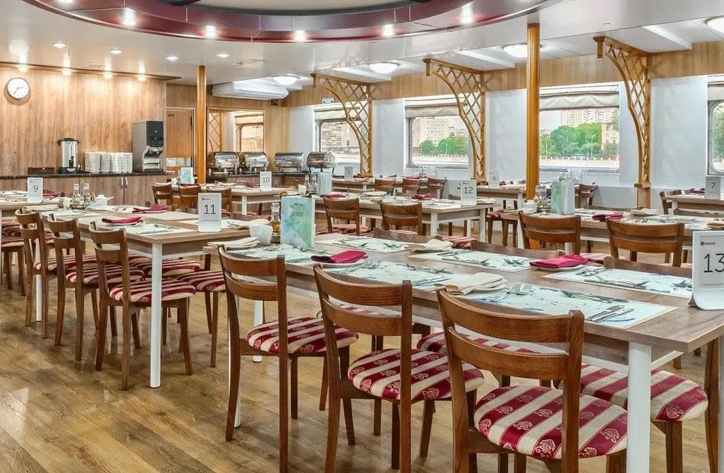 Лайнер Леонид Соболев, компании ВодоходЪ. Фото 1