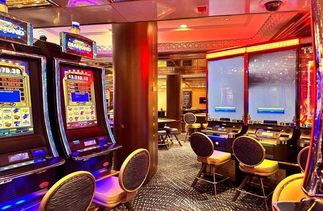 Лайнер Celebrity Infinity, компании Celebrity Cruises. Фото 1