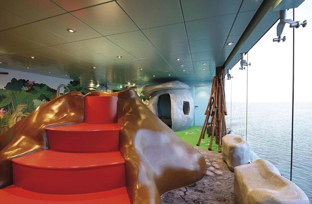 Лайнер MSC Poesia, компании MSC Crociere. Фото 1