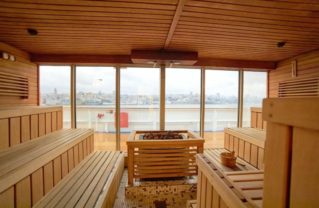 Лайнер Astoria Grande, компании Astoria Grande Cruises. Фото 1