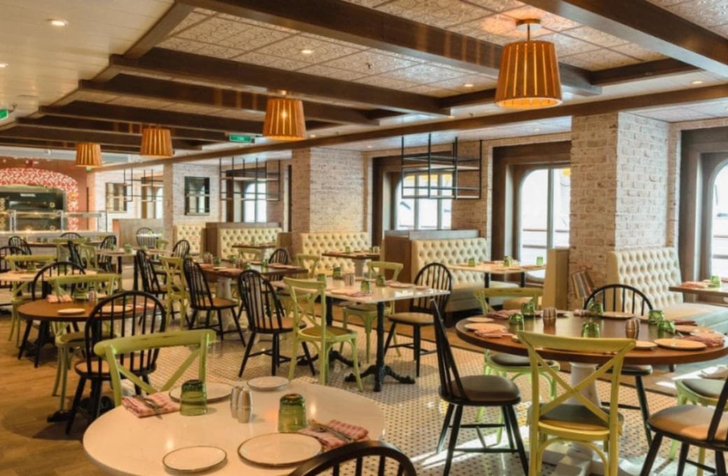 Лайнер Odyssey Of The Seas, компании Royal Caribbean International. Фото 1