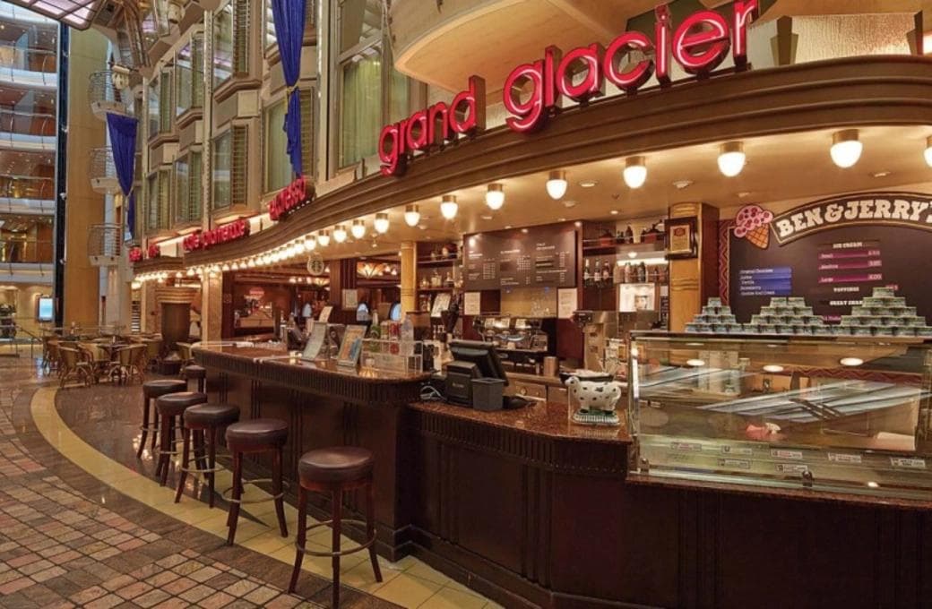 Лайнер Mariner Of The Seas, компании Royal Caribbean International. Фото 1