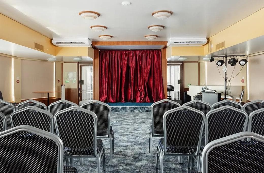 Лайнер Леонид Соболев, компании ВодоходЪ. Фото 1