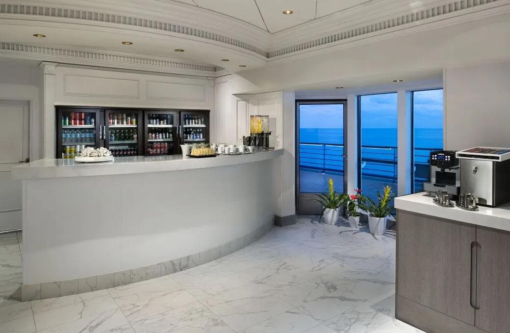 Лайнер Celebrity Millennium, компании Celebrity Cruises. Фото 1