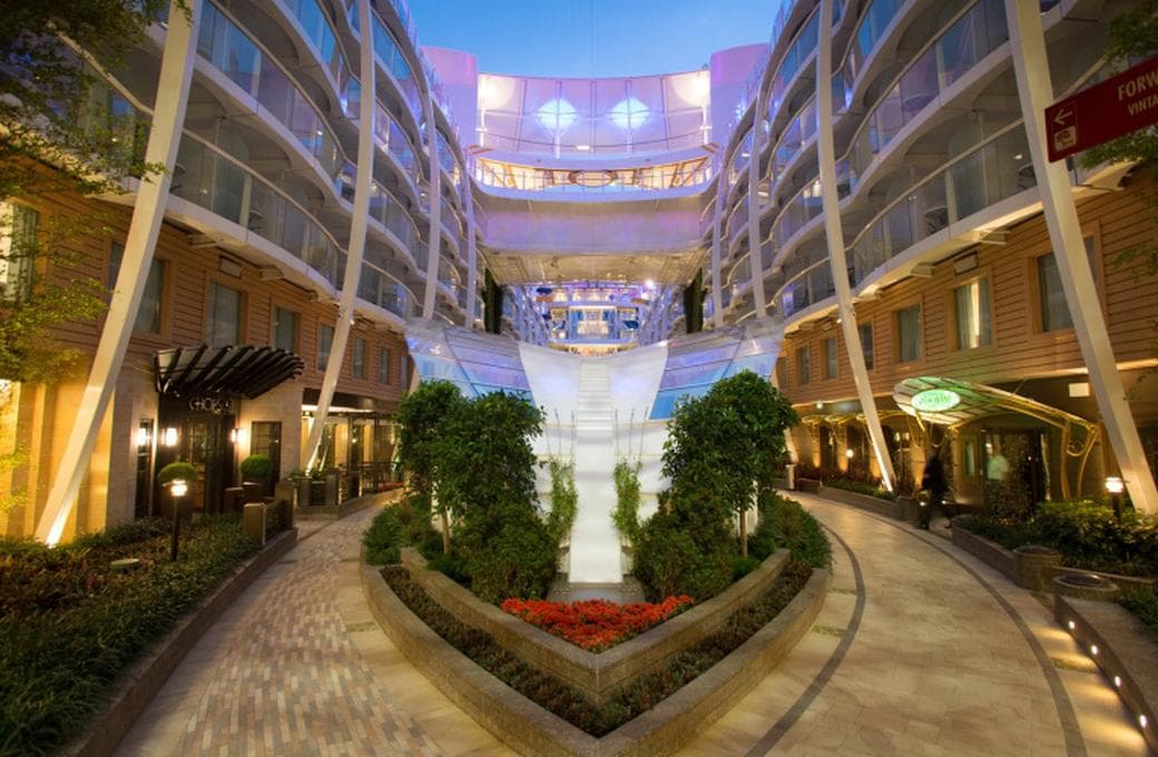 Лайнер Harmony Of The Seas, компании Royal Caribbean International. Фото 1