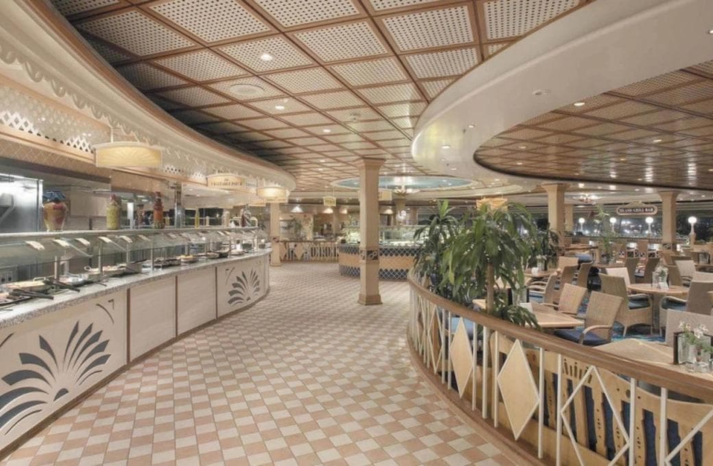 Лайнер Adventure Of The Seas, компании Royal Caribbean International. Фото 1