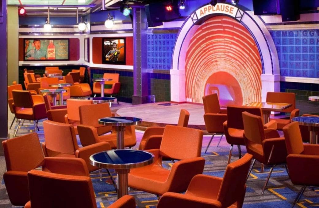 Лайнер Oasis Of The Seas, компании Royal Caribbean International. Фото 1