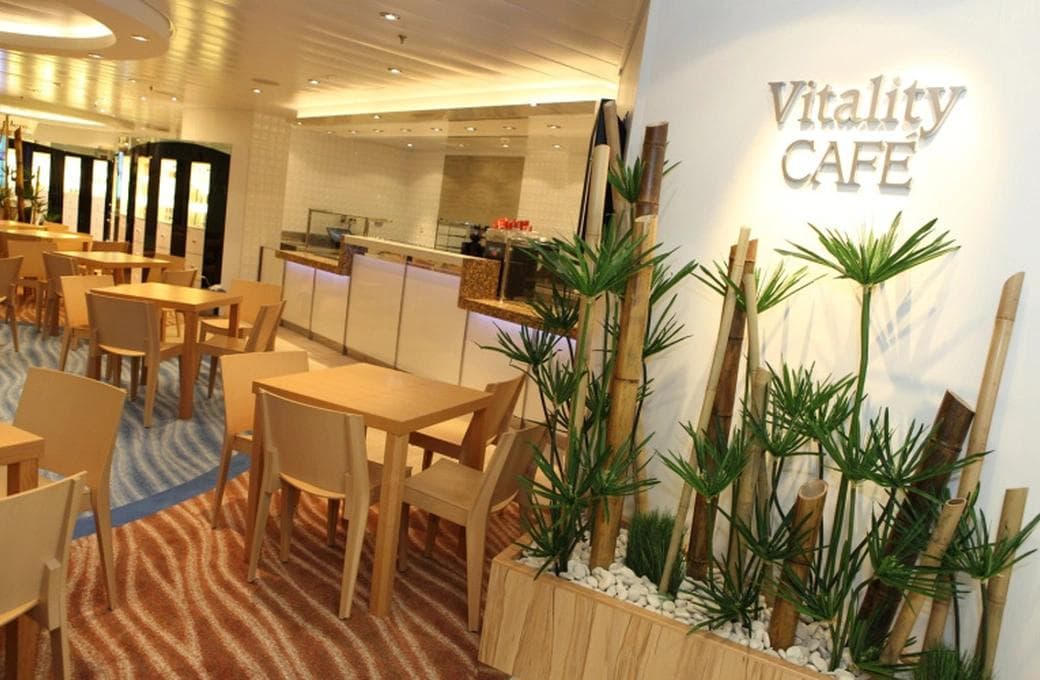 Лайнер Oasis Of The Seas, компании Royal Caribbean International. Фото 1