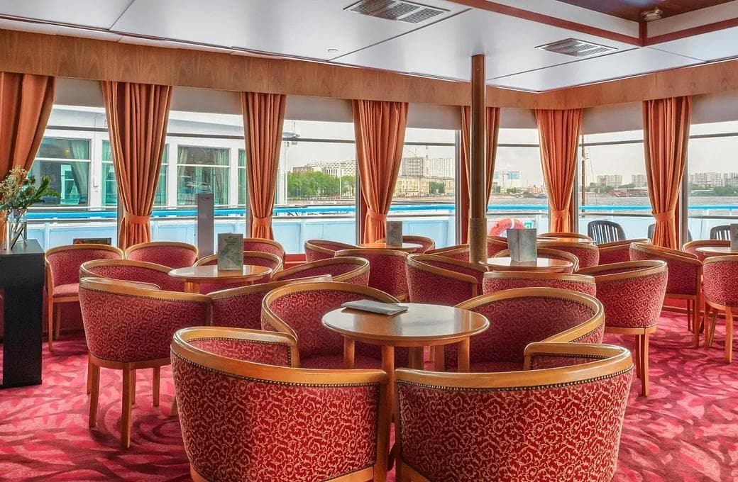 Лайнер Георгий Чичерин, компании ВодоходЪ. Фото 1