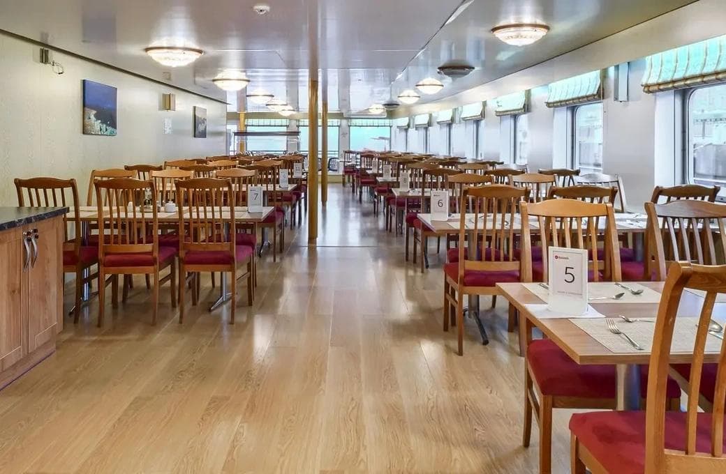 Лайнер Константин Симонов, компании ВодоходЪ. Фото 1