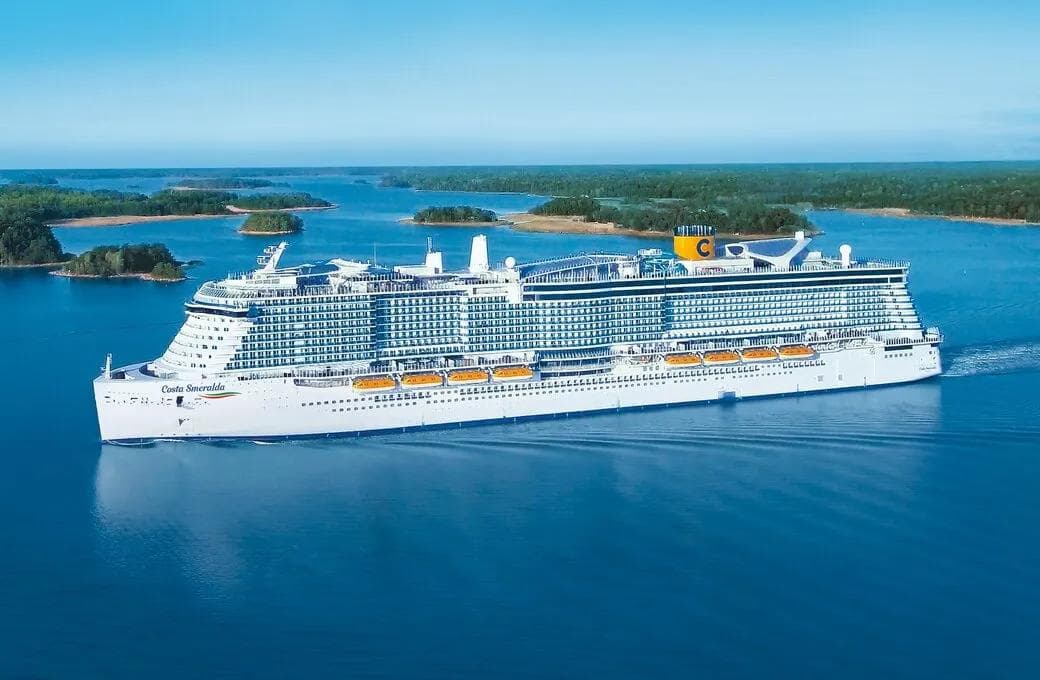 Лайнер Costa Smeralda, компании Costa Cruises. Фото 1