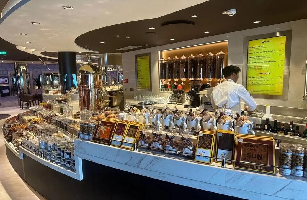 Лайнер MSC Euribia, компании MSC Crociere. Фото 1