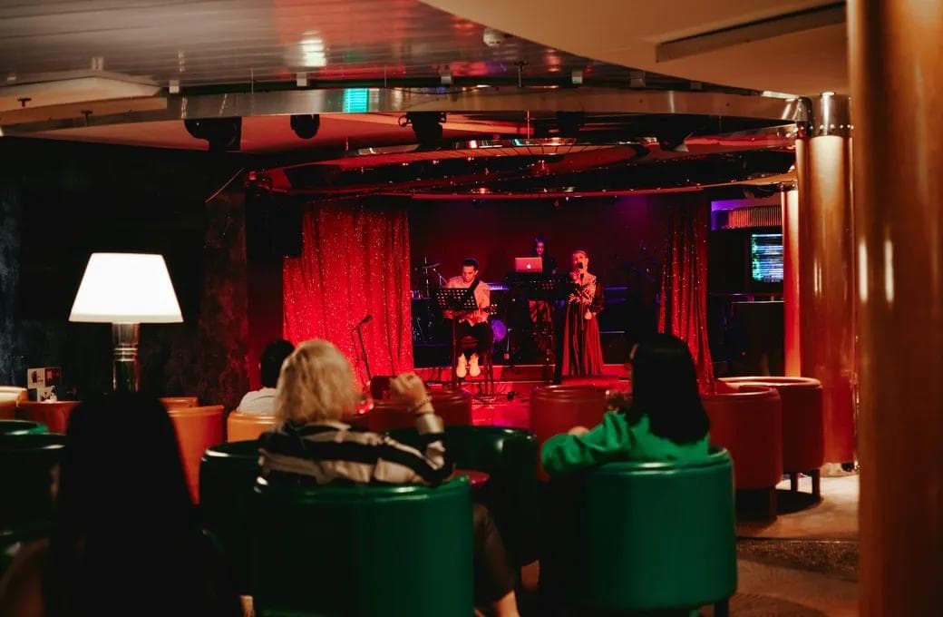 Лайнер Astoria Grande, компании Astoria Grande Cruises. Фото 1