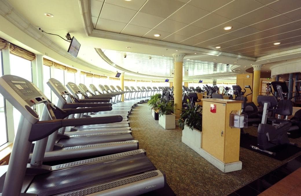 Лайнер Adventure Of The Seas, компании Royal Caribbean International. Фото 1