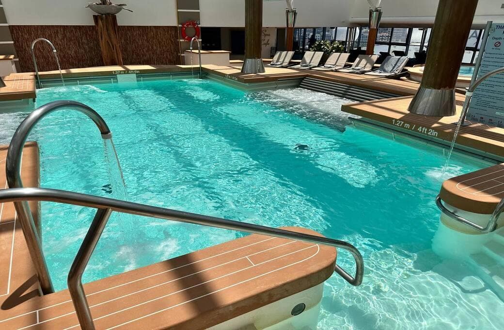 Лайнер Celebrity Infinity, компании Celebrity Cruises. Фото 1