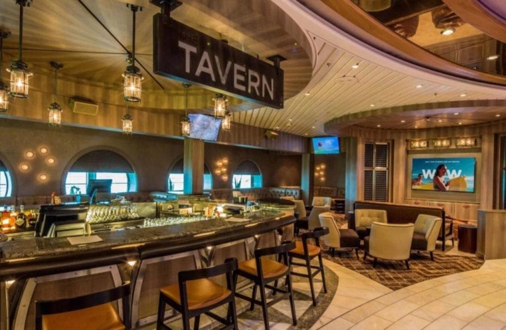 Лайнер Voyager Of The Seas, компании Royal Caribbean International. Фото 1