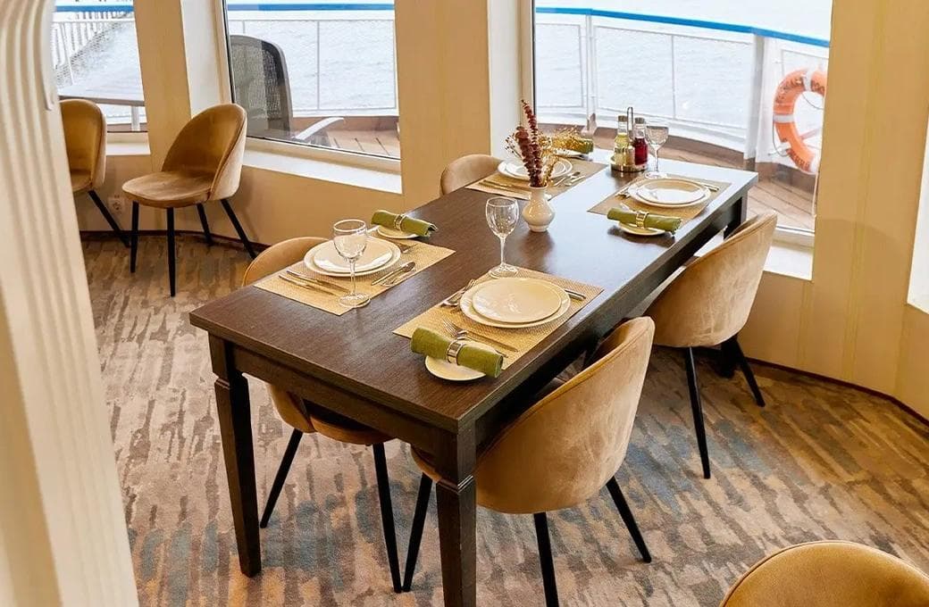 Лайнер Мстислав Ростропович, компании ВодоходЪ. Фото 1