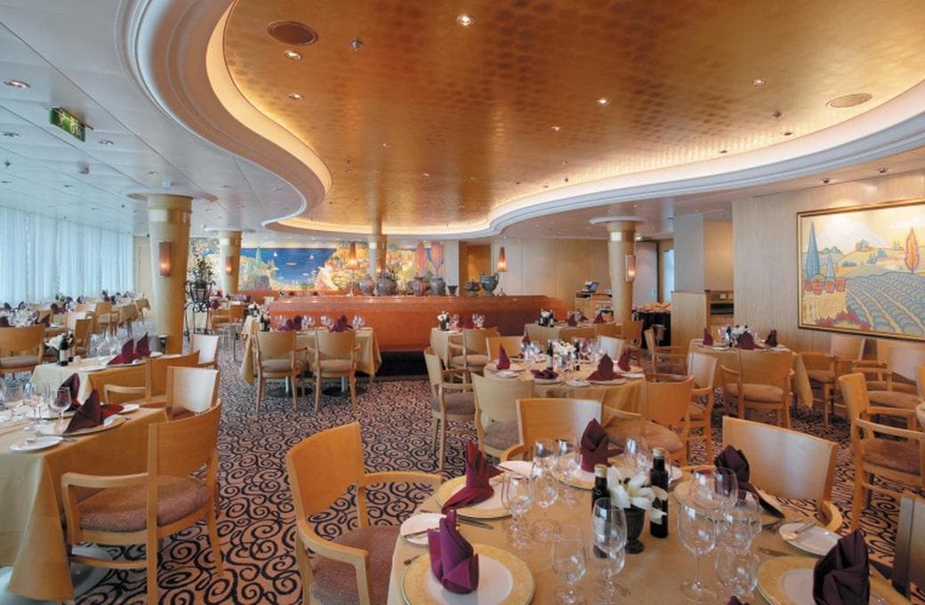 Лайнер Brilliance Of The Seas, компании Royal Caribbean International. Фото 1