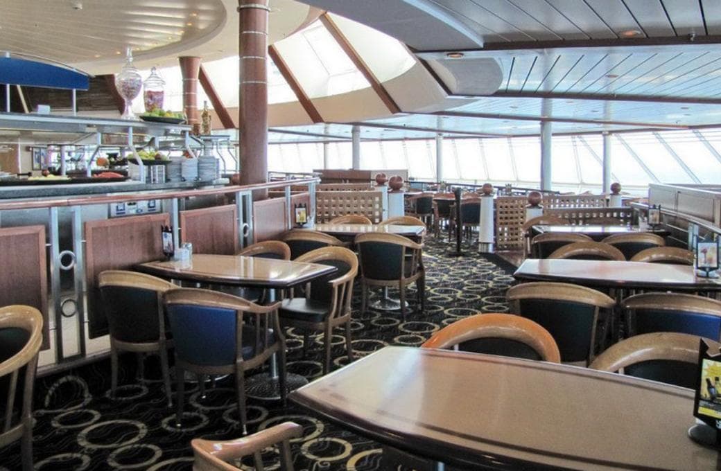 Лайнер Grandeur Of The Seas, компании Royal Caribbean International. Фото 1