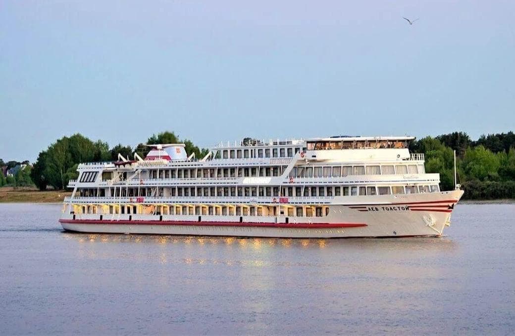 Лайнер Лев Толстой, компании ВодоходЪ. Фото 1