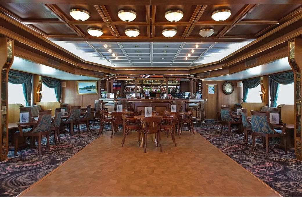 Лайнер Сергей Дягилев, компании Донинтурфлот. Фото 1