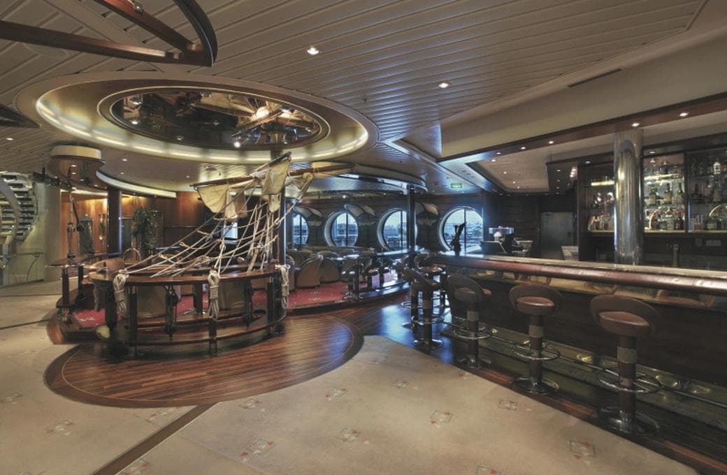 Лайнер Explorer Of The Seas, компании Royal Caribbean International. Фото 1