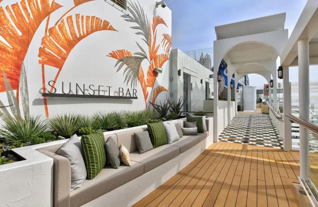 Лайнер Celebrity Beyond, компании Celebrity Cruises. Фото 1