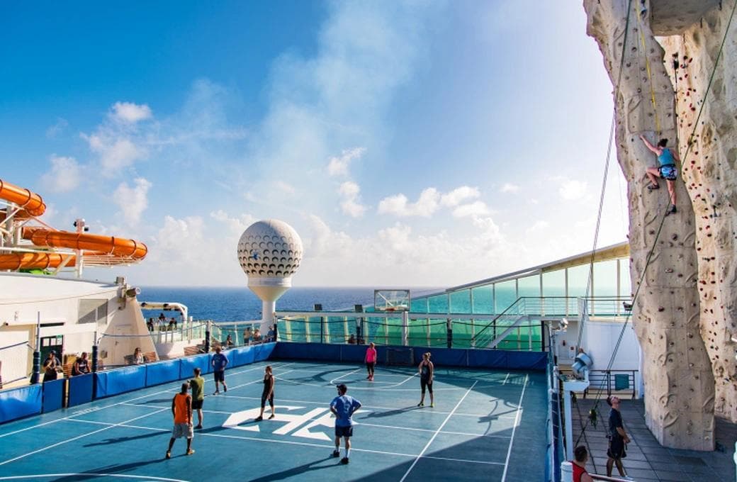 Лайнер Liberty Of The Seas, компании Royal Caribbean International. Фото 1