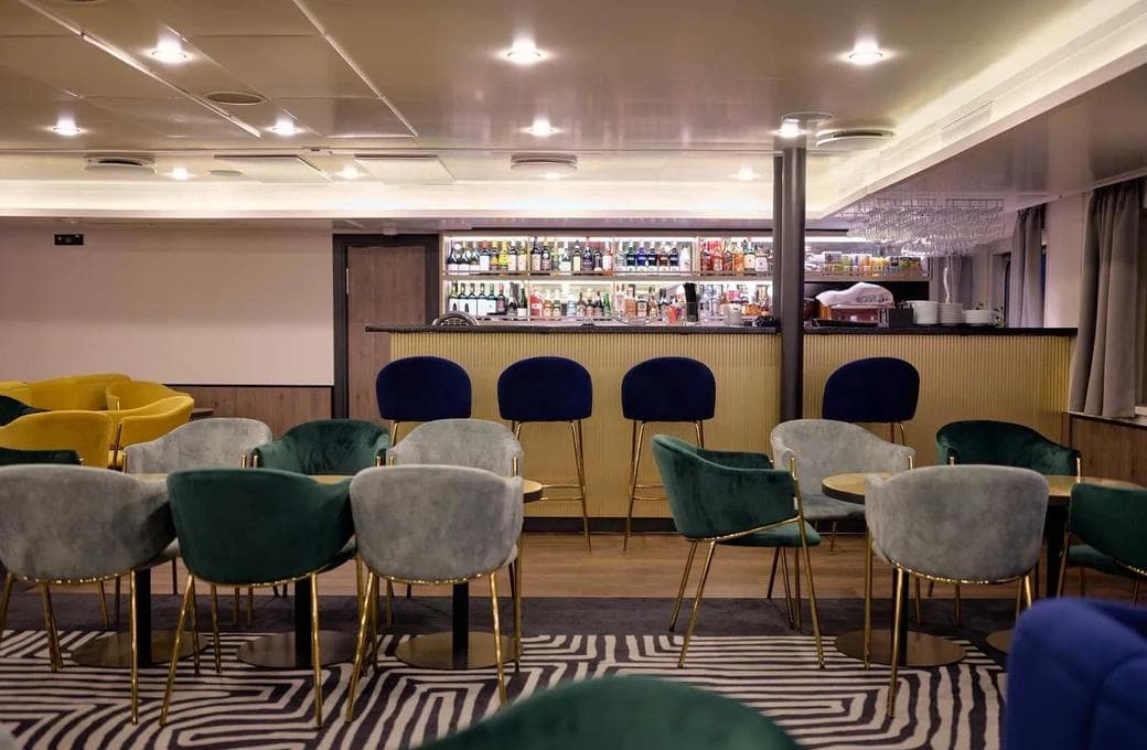 Лайнер Александра, компании Донинтурфлот. Фото 1