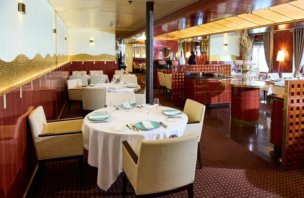 Лайнер Astoria Grande, компании Astoria Grande Cruises. Фото 1