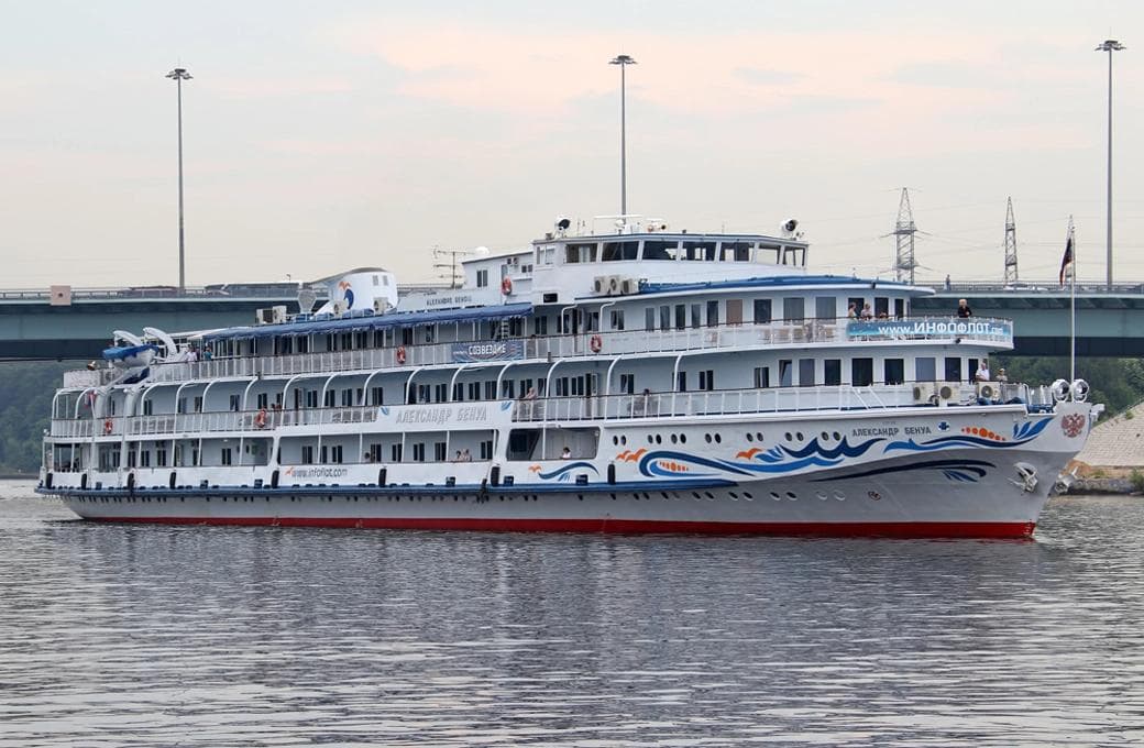 Лайнер Александр Бенуа, компании Созвездие. Фото 1