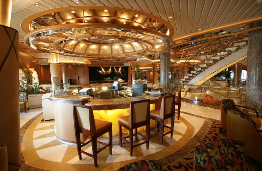 Лайнер Freedom Of The Seas, компании Royal Caribbean International. Фото 1