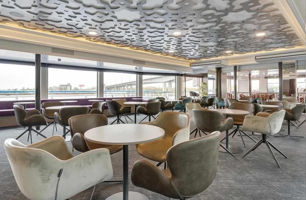 Лайнер Игорь Стравинский, компании Донинтурфлот. Фото 1