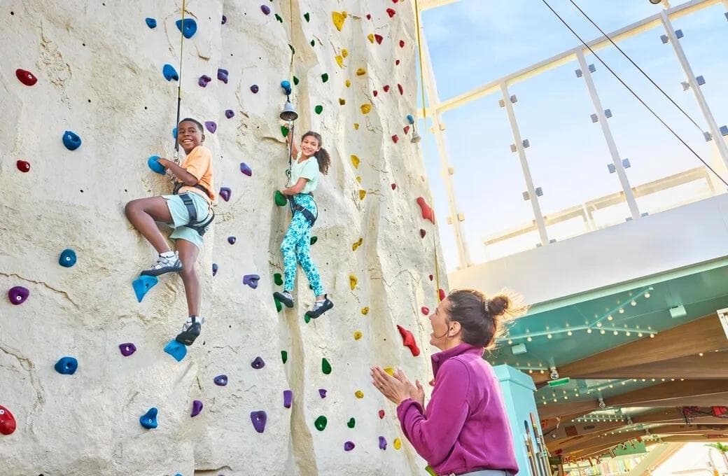 Лайнер Icon Of The Seas New Ship 2024, компании Royal Caribbean International. Фото 1