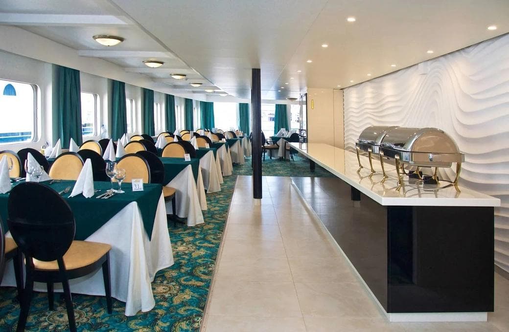 Лайнер Генерал Лавриненков , компании Донинтурфлот. Фото 1