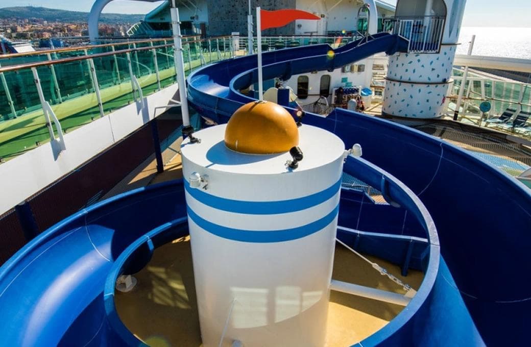 Лайнер Serenade Of The Seas, компании Royal Caribbean International. Фото 1