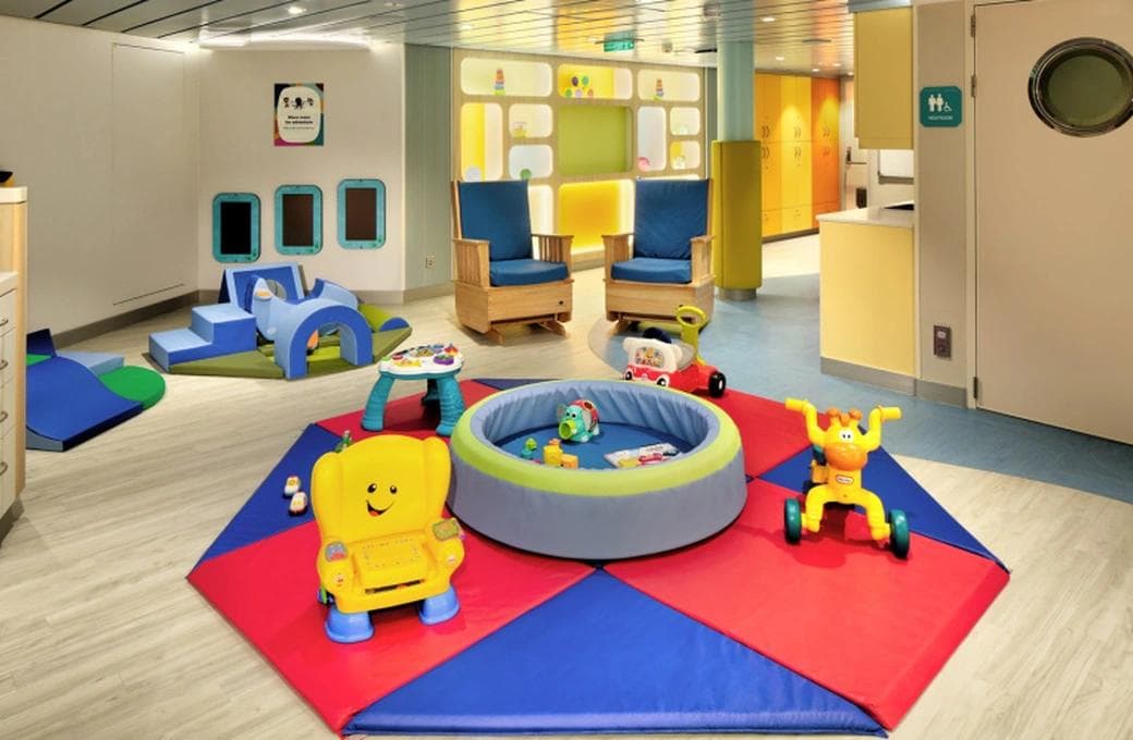 Лайнер Odyssey Of The Seas, компании Royal Caribbean International. Фото 1