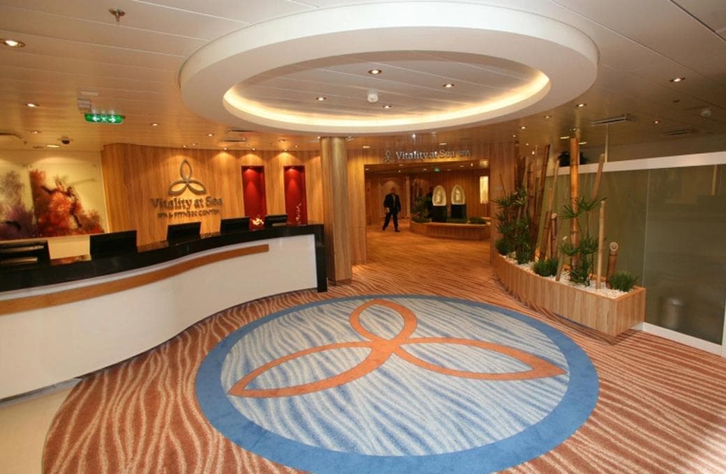 Лайнер Oasis Of The Seas, компании Royal Caribbean International. Фото 1