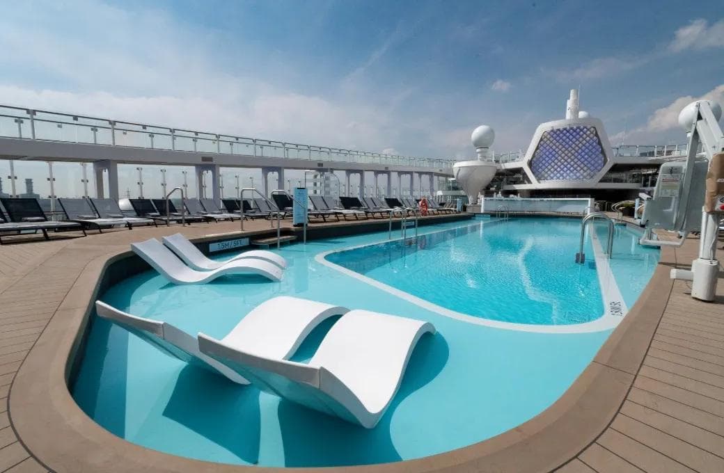 Лайнер Celebrity Beyond, компании Celebrity Cruises. Фото 1