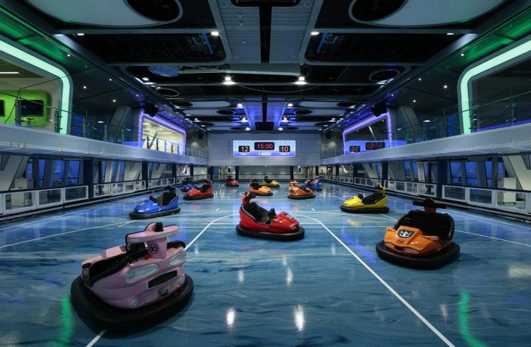 Лайнер Ovation Of The Seas, компании Royal Caribbean International. Фото 1