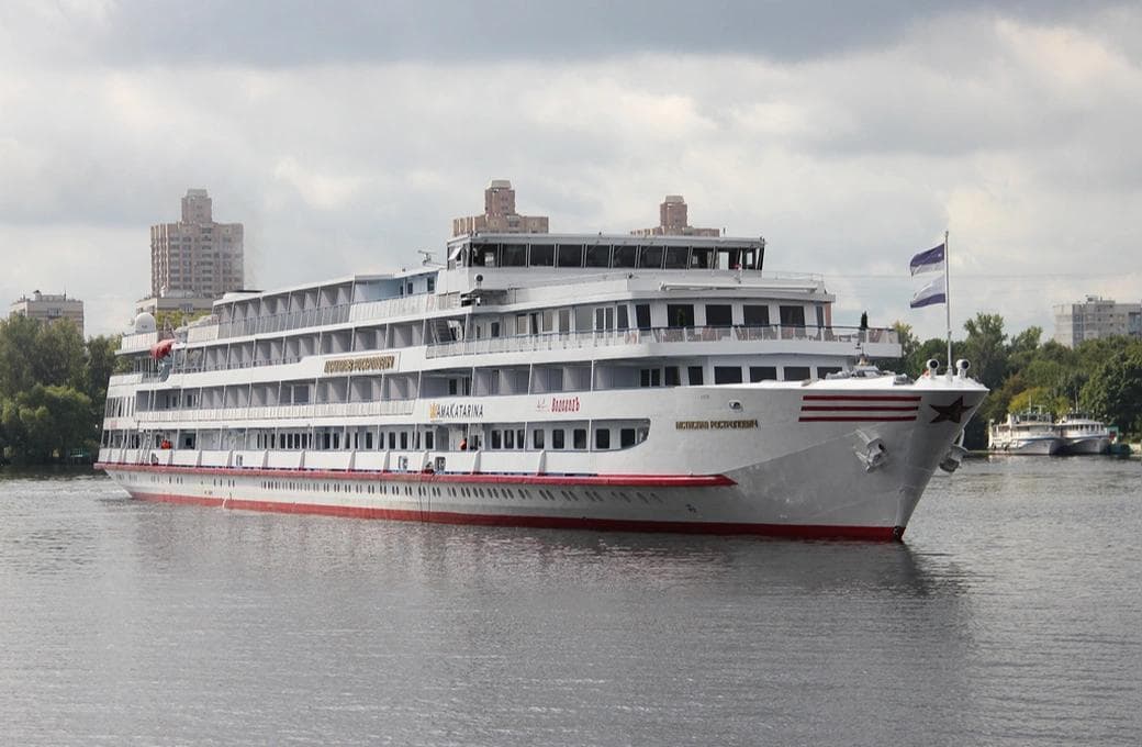 Лайнер Мстислав Ростропович, компании ВодоходЪ. Фото 1